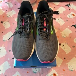 Brooks Women's Gray and Pink Sneakers